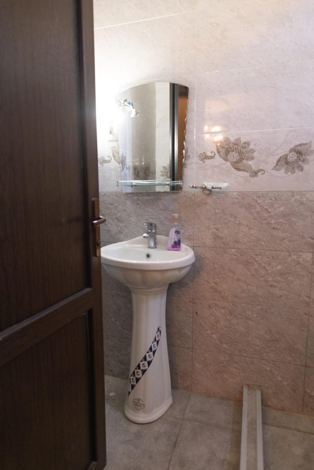 Wine House Hotel Tbilisi Eksteriør billede